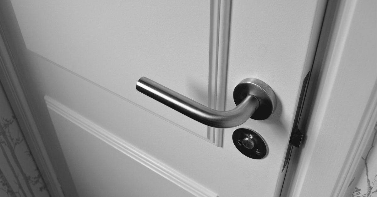 Signs Your Door Knob Lock Replacement Can't Wait — Brampton Pro Locksmith